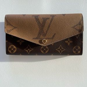 NEW Louis Vuitton Sarah Wallet - Reverse Monogram
